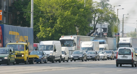 A tehergépjárművek sokszor akadályozzák a forgalom dinamikus áramlását