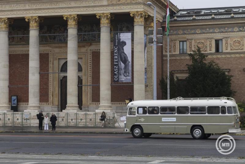 2511 Ikarus Nosztalgia